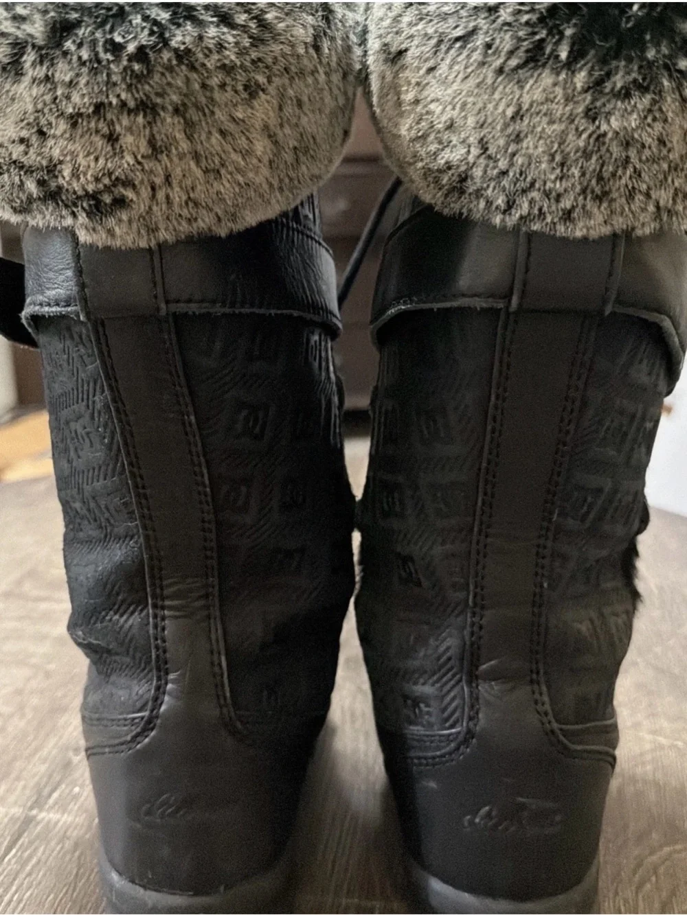 Vintage DC Shoes Y2K 2000 Black Buckle Platform Fur Snow Boots Women’s 7.5 RARE!